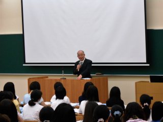 写真：塩田学長の挨拶