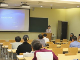 小川保健管理センター講師の講演 写真:小川保健管理センター講師の講演