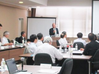 塩田学長による挨拶 写真:塩田学長による挨拶