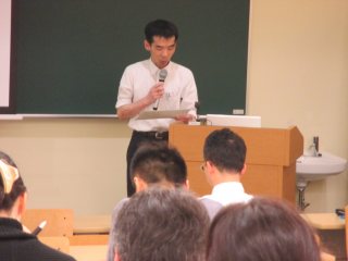 松浦学部教育部門長の講演 写真:松浦学部教育部門長の講演