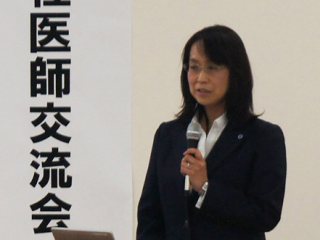 写真：尾松学長補佐の講演