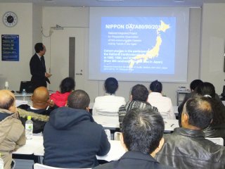 写真：アジア疫学研究センター三浦センター長の講義風景