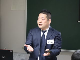 写真：講演されるFieldUP代表の田上先生