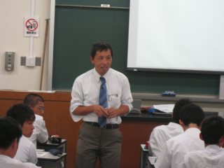 写真：勝山教授の講義
