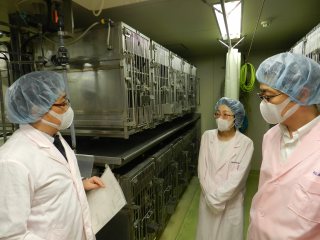 施設等の見学の様子 写真:施設等の見学の様子