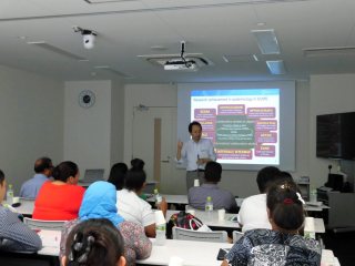 三浦克之教授による講義 写真:三浦克之教授による講義