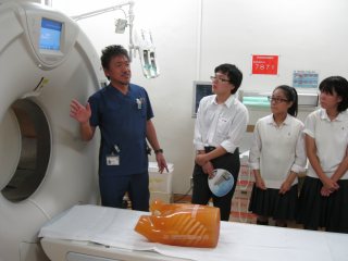 写真：ＣＴ装置や画像解析について見学
