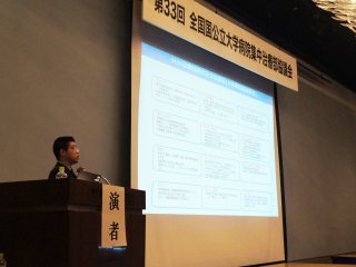 写真：文部科学省西尾係長による特別講演