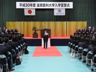 写真：在学生歓迎の辞