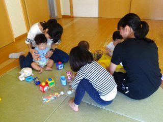 おもちゃ遊びの様子 写真:おもちゃ遊びの様子