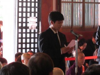学生代表 大胡滴 慰霊の詞 写真:学生代表 大胡滴 慰霊の詞