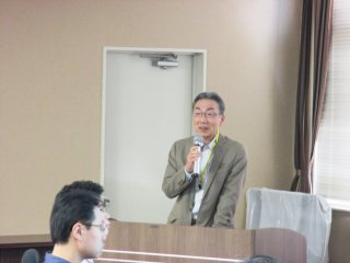 小笠原副学長による開会の挨拶 写真:小笠原副学長による開会の挨拶