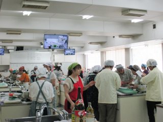 写真：調理実習の様子