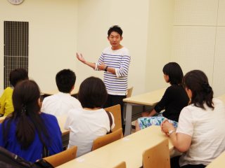 写真：在学生との座談会の様子