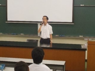 小島校長による挨拶 写真:小島校長による挨拶