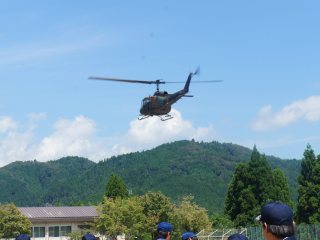 写真：自衛隊のヘリを使用した避難訓練