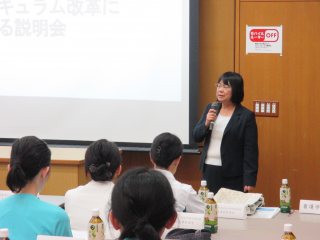 桑田看護学科長の挨拶 写真:桑田看護学科長の挨拶