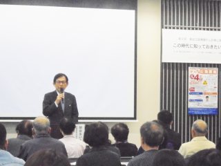 松末病院長の開会挨拶 写真:松末病院長の開会挨拶
