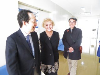 アジア疫学センター見学の様子 写真:アジア疫学センター見学の様子
