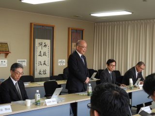 写真：塩田学長の説明