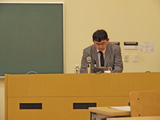 写真：講演される黒田講師
