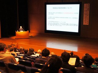 滋賀県立小児保健医療センター 楠先生による講演 写真:滋賀県立小児保健医療センター 楠先生による講演