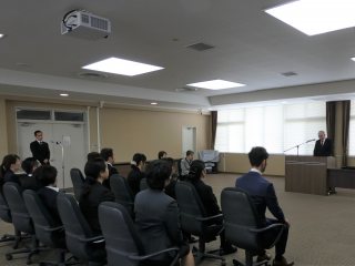 写真：塩田学長の告辞