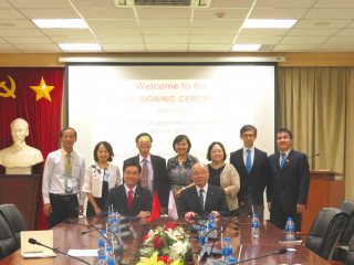 Photo：Signing ceremony at the University of Medicine and Pharmacy at Ho Chi Minh City