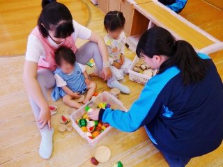 おもちゃ遊びの様子 写真:おもちゃ遊びの様子