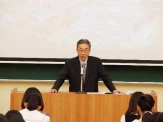 写真：小笠原副学長の挨拶