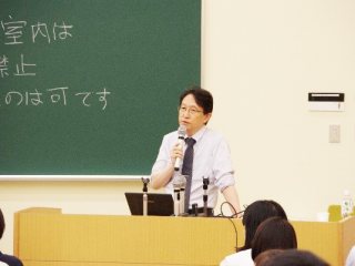 漆谷教授による模擬授業 写真:漆谷教授による模擬授業