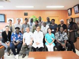 松末病院長への表敬訪問 写真:松末病院長への表敬訪問