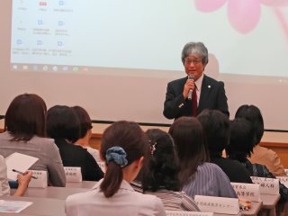 相見看護学科長の挨拶 写真:相見看護学科長の挨拶