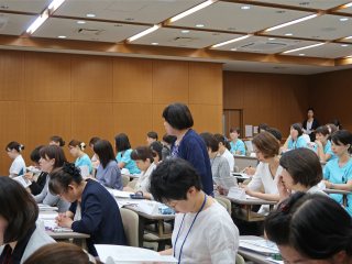 質疑応答の様子① 写真:質疑応答の様子①