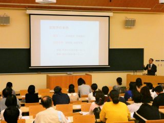 写真：講演会の様子