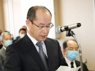 扇田教授による慰霊の辞 写真:扇田教授による慰霊の辞