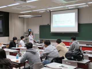 写真：懇談会の様子