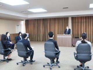 写真：上本学長のご祝辞