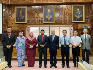 写真:表敬訪問の様子 写真:表敬訪問の様子