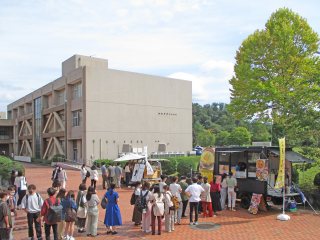 写真:キッチンカーの様子1 写真:キッチンカーの様子1