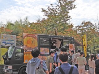 写真:キッチンカーの様子2 写真:キッチンカーの様子2