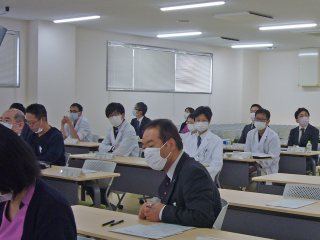 写真:意見交換会の様子 写真:意見交換会の様子