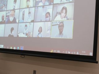 写真:会議の様子(オンライン参加者発言) 写真:会議の様子(オンライン参加者発言)