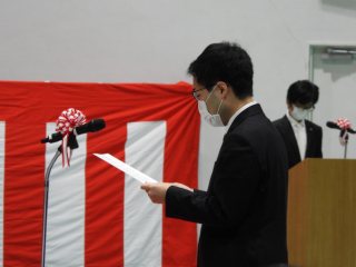 入学生宣誓をする医学科新入生代表 入学生宣誓をする医学科新入生代表