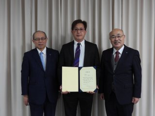 【滋賀医科大学 開学50周年「三方よし」未来募金】感謝状贈呈式を行いました。