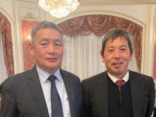 モンゴル国立医科大学Nyamdavaa Khurelbaatar学長と勝山教授 モンゴル国立医科大学Nyamdavaa Khurelbaatar学長と勝山教授