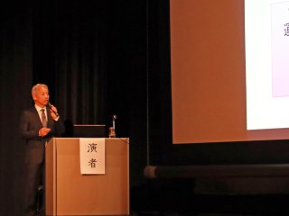 西教授による講演 西教授による講演