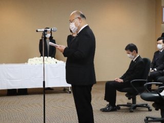 遠山理事による慰霊の辞 遠山理事による慰霊の辞