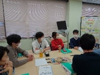グループワークの様子 グループワークの様子