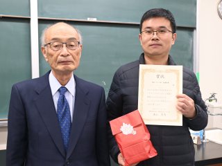 Xin, Advanced Class Winner, with former President Baｍba